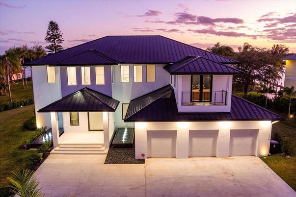 Attached, Exterior, Facade, Farmhouse