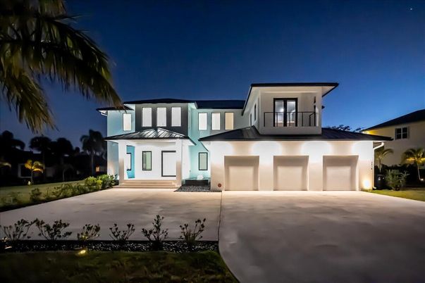 Attached, Exterior, Facade, Modern