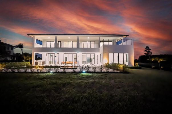 Backyard, Exterior, Facade, Modern