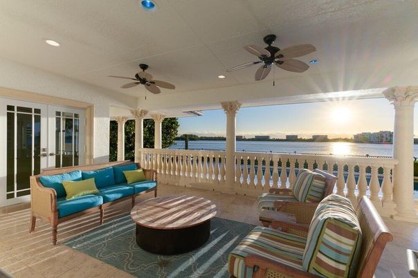 Exterior, Interior, Living room, Recessed Lighting, Water