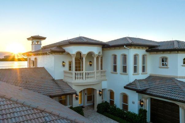 Attached, Exterior, Facade, Mediterranean