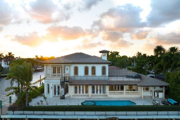Exterior, Facade, Pool, Mediterranean
