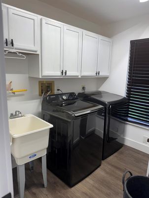 Interior, Washer, Wood Texture Flooring