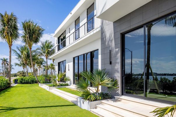 Backyard, Exterior, Facade, Modern