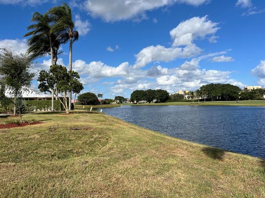 Exterior, Lake