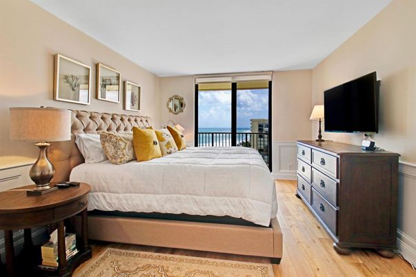 Bedroom, Interior, Water, Wood Texture Flooring
