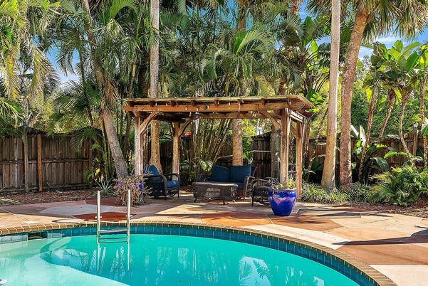 Exterior, Pool