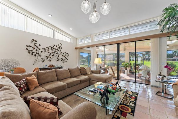 Interior, Living room, Pendant Lights, Recessed Lighting