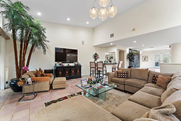 Interior, Living room, Pendant Lights, Recessed Lighting