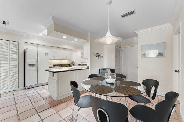 Dining room, Interior, Kitchen, Pendant Lights, Recessed Lighting