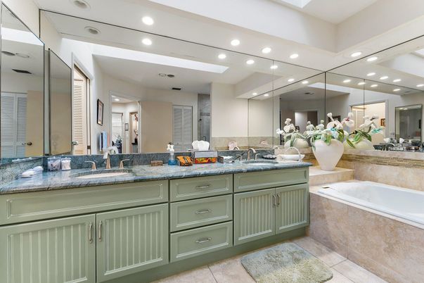 Bathroom, Dual Sink Vanities, Interior, Recessed Lighting