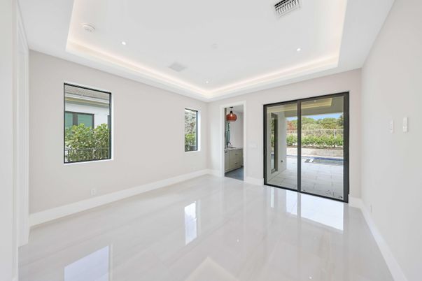 Empty room, Interior, Recessed Lighting