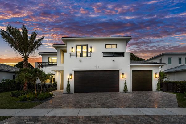 Attached, Exterior, Facade, Mediterranean