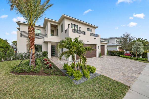 Attached, Backyard, Exterior, Facade, Modern