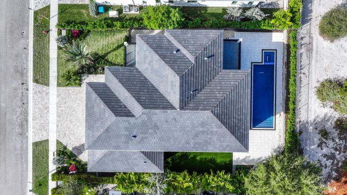 Exterior, Drone