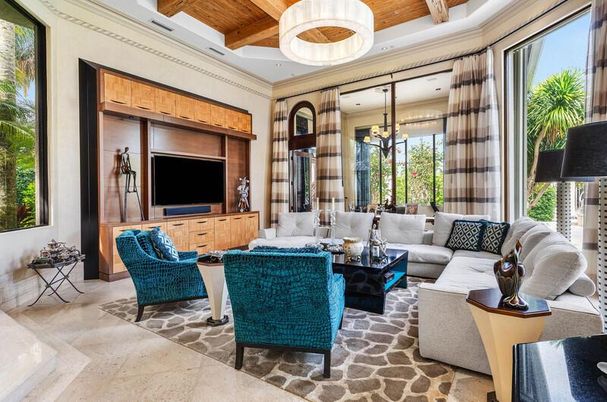 Interior, Living room, Pendant Lights, Recessed Lighting, Wooden Beams, Wooden Ceilings