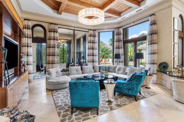 Interior, Living room, Pendant Lights, Recessed Lighting, Wooden Beams, Wooden Ceilings