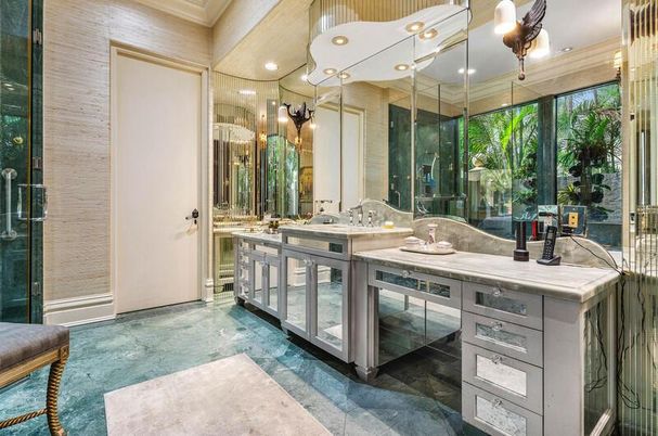 Bathroom, Dual Sink Vanities, Interior, Recessed Lighting