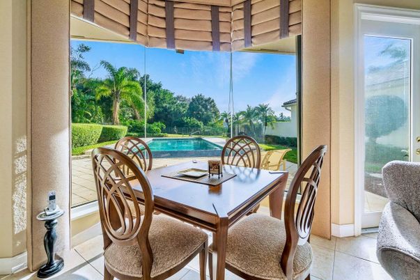 Dining room, Exterior