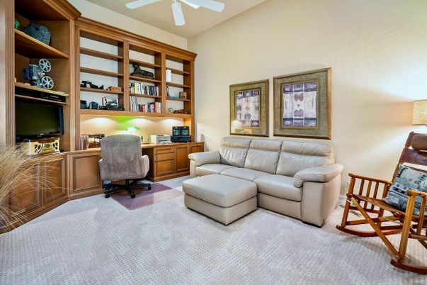 Home Office, Interior