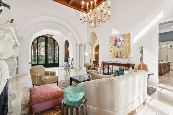Chandelier, Interior, Living room