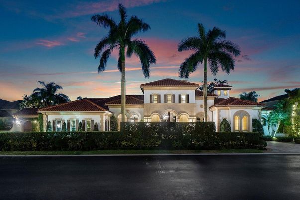 Exterior, Facade, Mediterranean