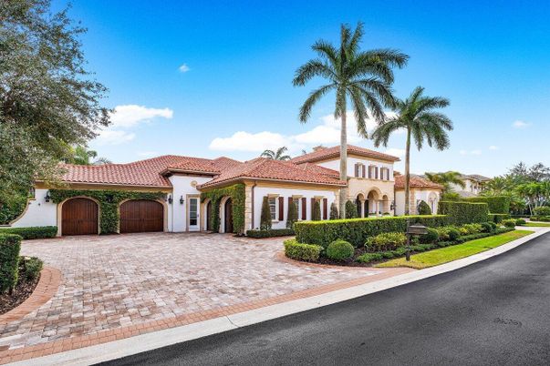 Attached, Exterior, Facade, Mediterranean