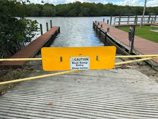 Exterior, Lake