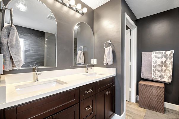 Bathroom, Dual Sink Vanities, Interior