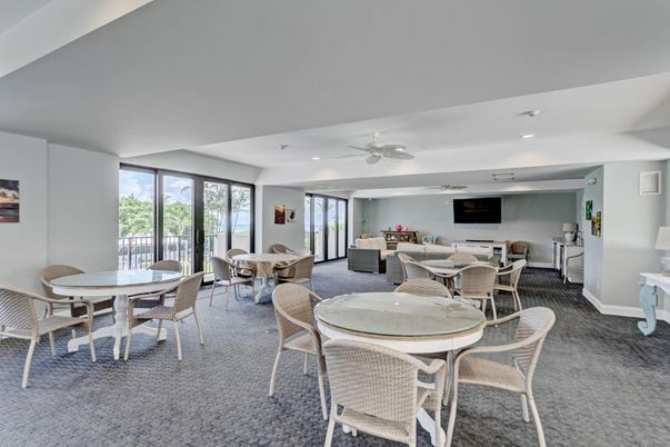 Dining room, Interior, Living room, Recessed Lighting