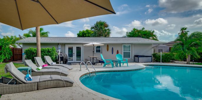 Exterior, Pool