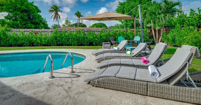Exterior, Pool