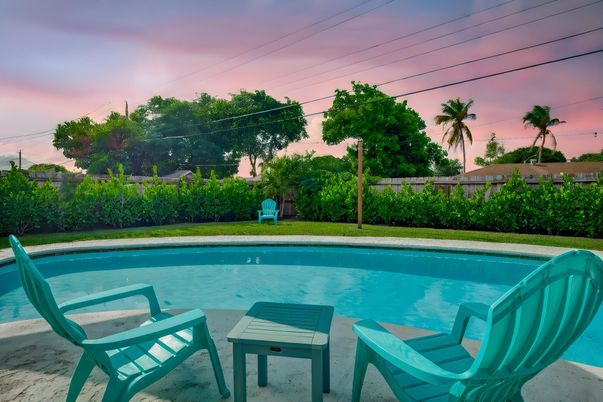 Exterior, Pool