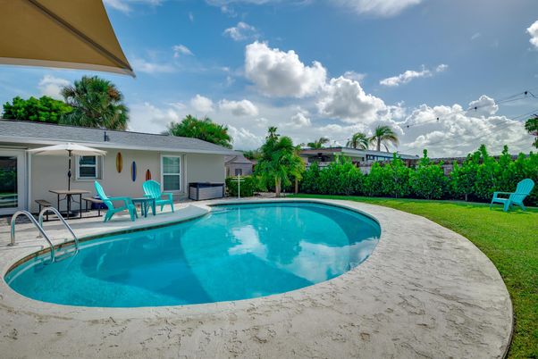 Exterior, Pool