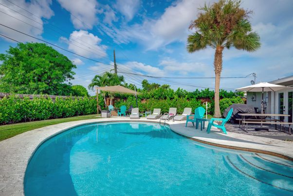 Exterior, Pool