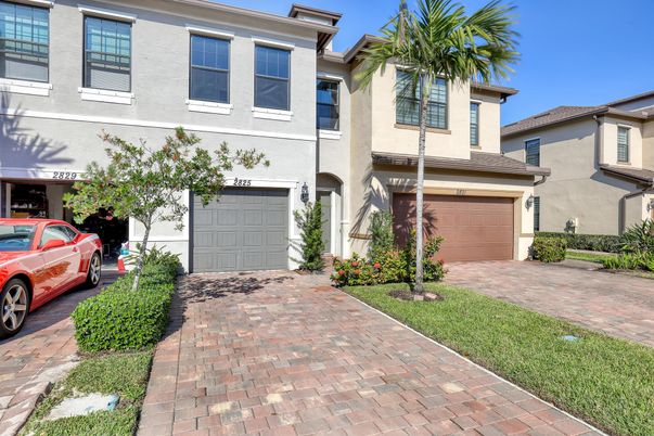 Attached, Exterior, Facade, Mediterranean