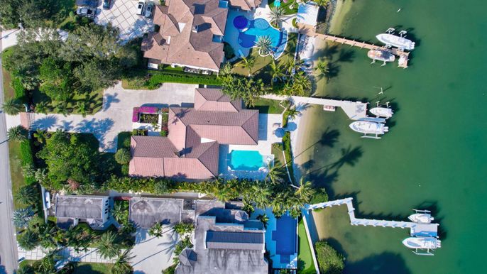Exterior, Drone