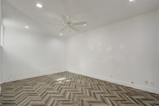 Empty room, Interior, Recessed Lighting