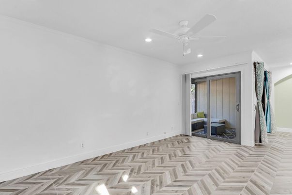 Empty room, Interior, Recessed Lighting