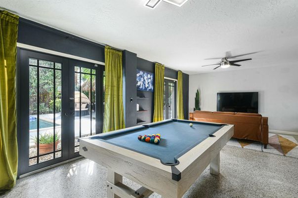 Billiard Table, Game Room, Interior