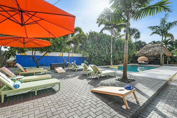 Exterior, Pool