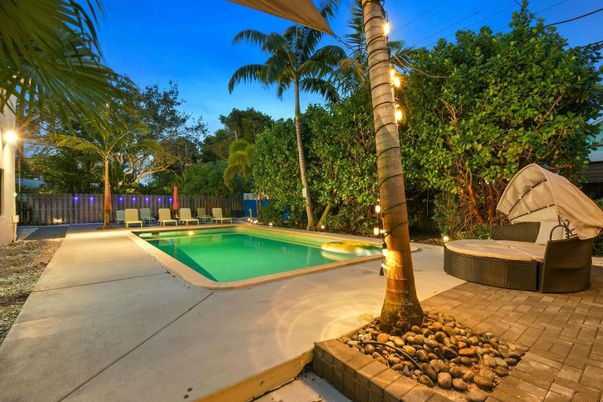 Exterior, Pool