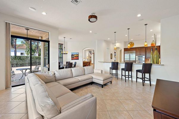 Dining room, Interior, Kitchen, Living room, Pendant Lights, Recessed Lighting, Stainless Steel Appliances