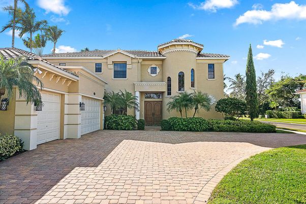 Attached, Exterior, Facade, Mediterranean