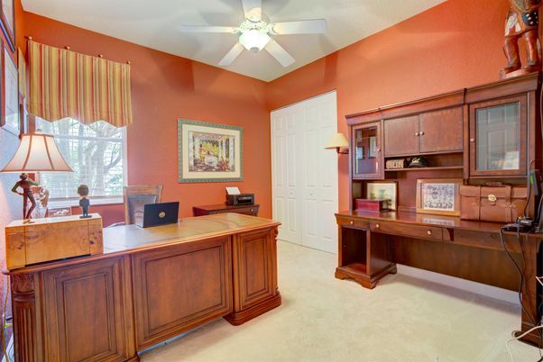 Home Office, Interior