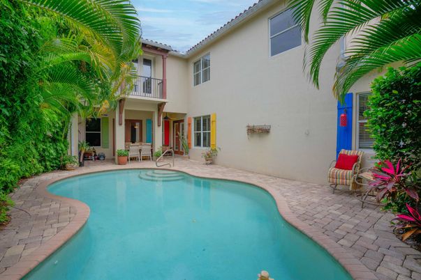 Exterior, Pool
