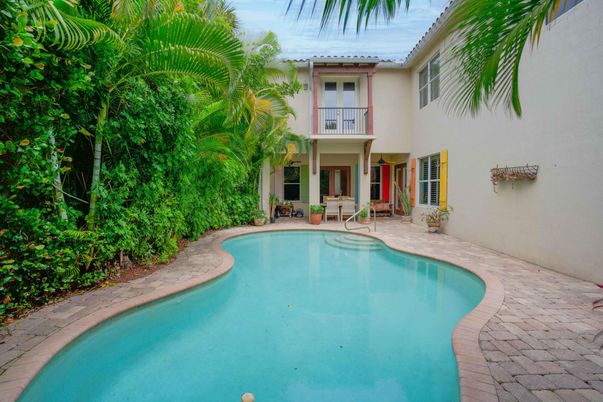 Exterior, Pool