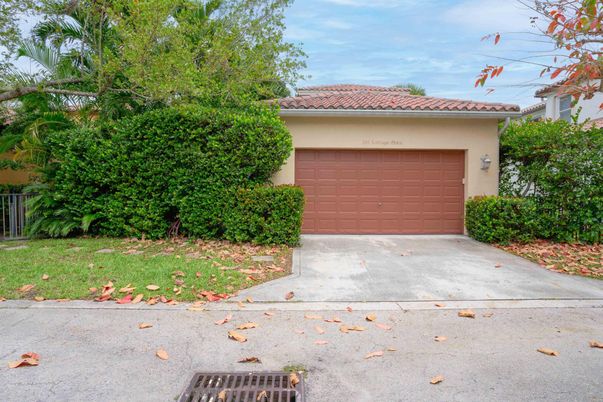 Detached Garage, Exterior