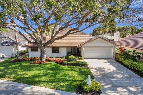 Attached, Detached Garage, Exterior, Facade, Ranch