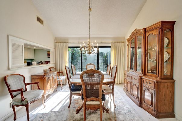Chandelier, Dining room, Interior, Kitchen, Marble, Recessed Lighting
